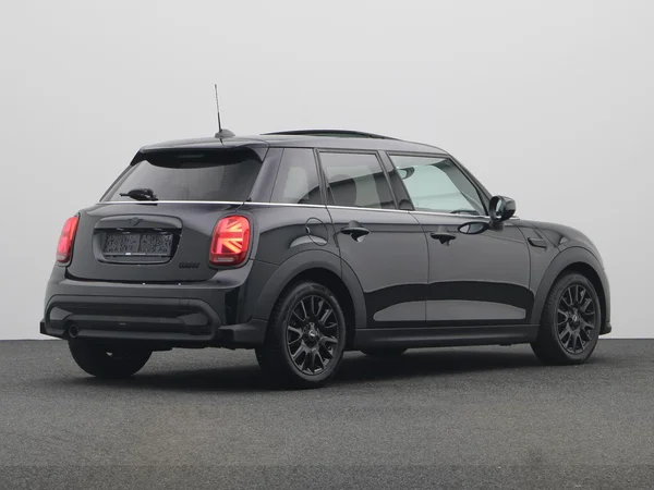 MINI Mini 5 Doors (F55 LCI II) (2022) — foto 12 van 21