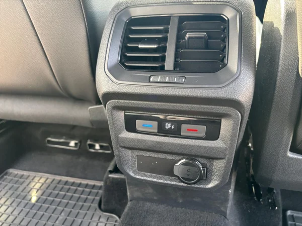 VOLKSWAGEN Tiguan (2021) — foto 9 van 24