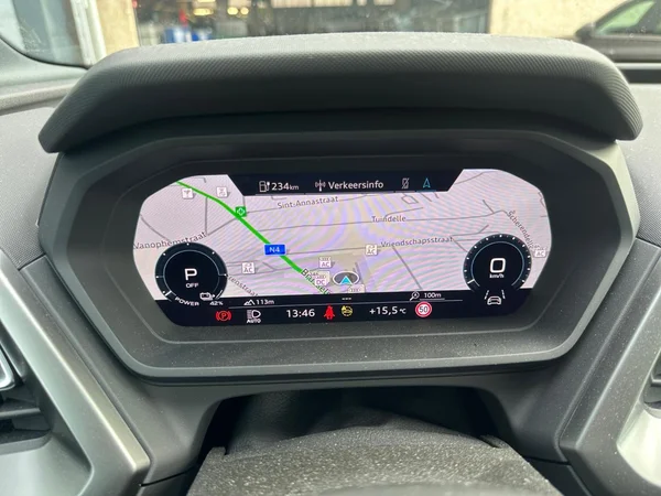 AUDI Q4 e-tron (2025) — foto 6 van 23