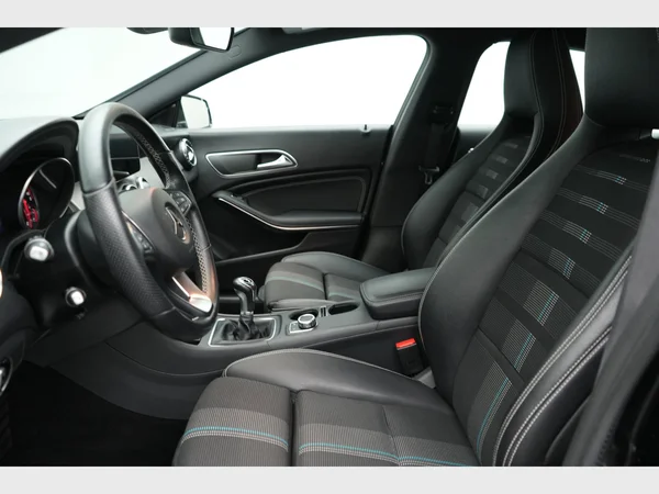 MERCEDES-BENZ CLA 180 (2019) — foto 3 van 22