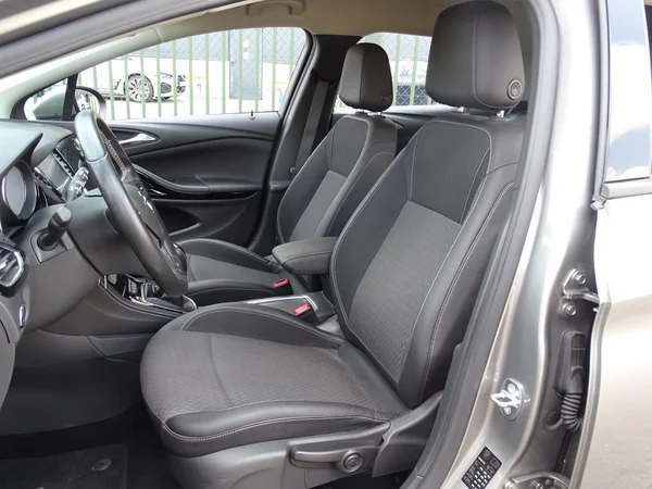 Opel Astra (2017) — foto 2 van 20