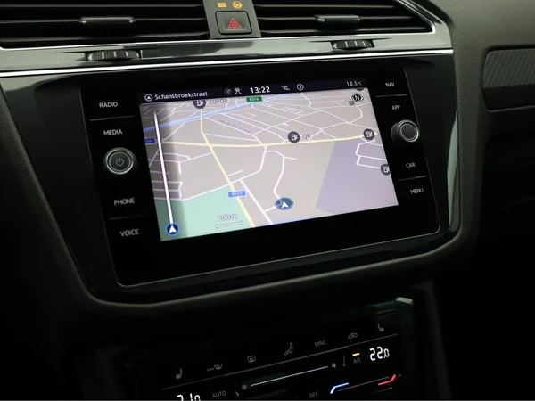 VOLKSWAGEN Tiguan (2021) — foto 10 van 23