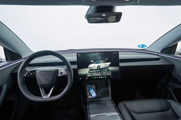 Tesla Model 3 (2024) — foto 3 van 47