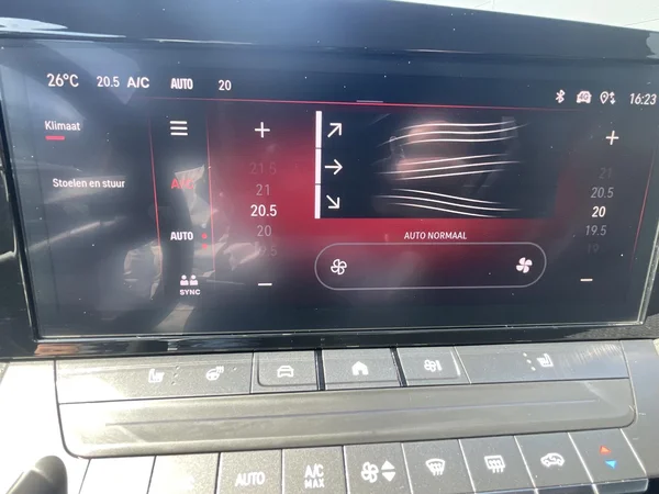 Opel Astra (2022) — foto 13 van 22