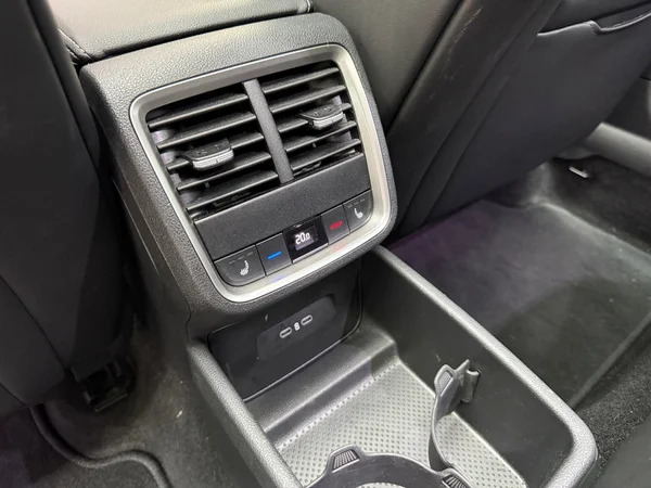 SKODA Octavia Combi (2024) — foto 2 van 19