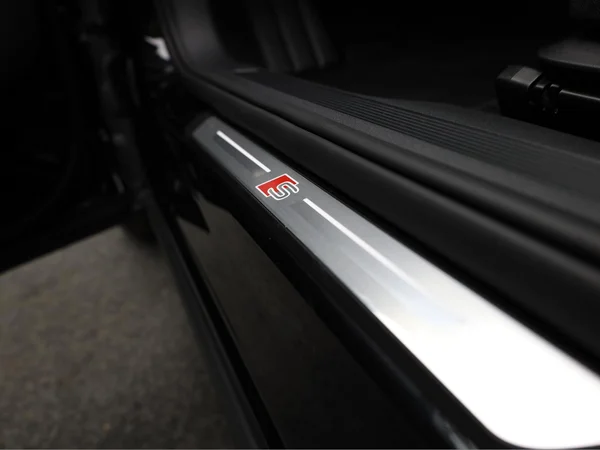 AUDI Q4 e-tron (2025) — foto 8 van 25