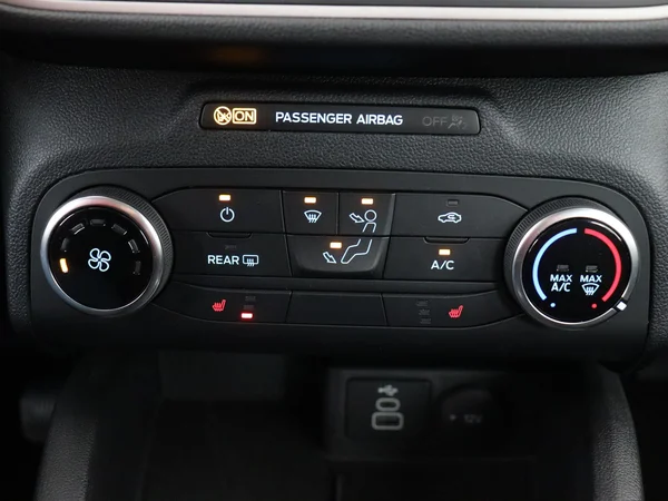 FORD Kuga (2024) — foto 17 van 28