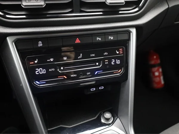 VOLKSWAGEN T-Roc (2022) — foto 5 van 19