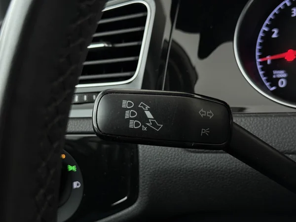 VOLKSWAGEN Golf (2018) — foto 15 van 27