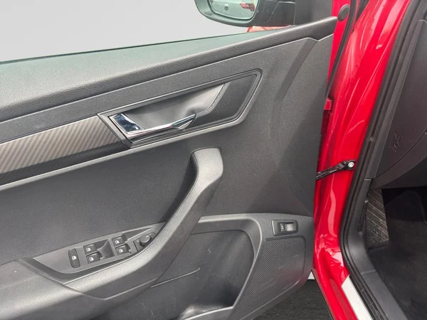 SKODA Karoq (2023) — foto 19 van 21