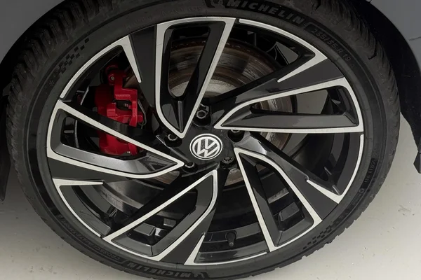 Volkswagen Golf VIII GTI (2020) — foto 28 van 34