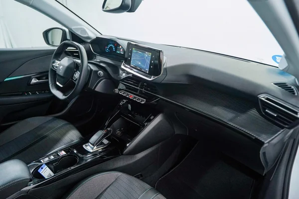 Peugeot E-208 (2021) — foto 22 van 51
