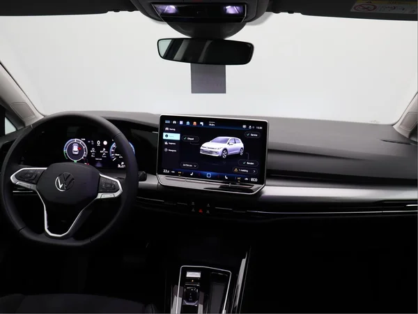 VOLKSWAGEN Golf VIII (2024) — foto 12 van 17