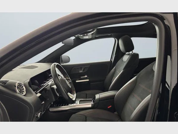 Mercedes-Benz GLA 180 (2024) — foto 15 van 15