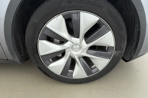 Tesla Model Y (2023) — foto 15 van 23