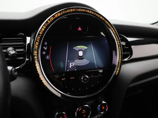 MINI One (2022) — foto 18 van 34