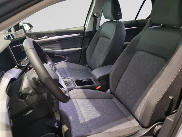 VOLKSWAGEN Golf VIII (2025) — foto 2 van 16