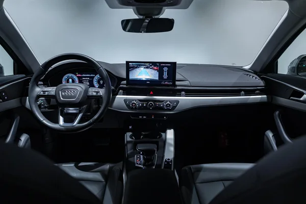 Audi A4 (2023) — foto 8 van 33