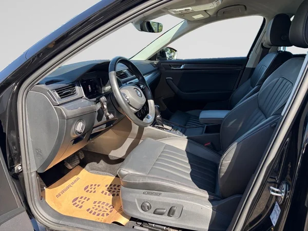 SKODA Superb SW Dsl (2022) — foto 6 van 14
