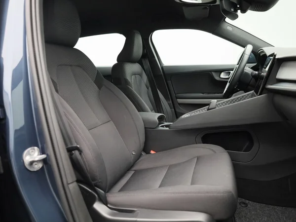 Polestar 2 (2023) — foto 28 van 41