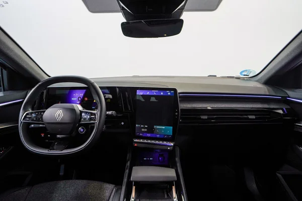 Renault Rafale E-TECH (HEV) (2025) — foto 3 van 45