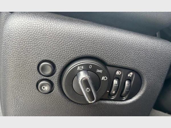 MINI Mini (2023) — foto 18 van 29