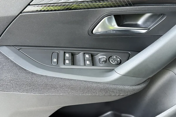 Peugeot 2008 (2025) — foto 8 van 16