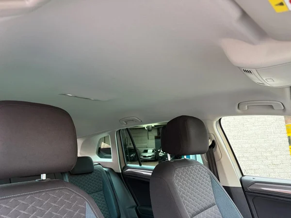 VOLKSWAGEN Tiguan (2020) — foto 13 van 24