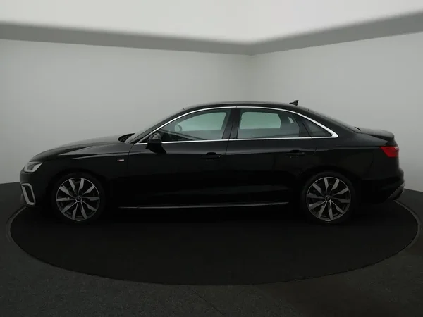 Audi A4 (2022) — foto 26 van 28