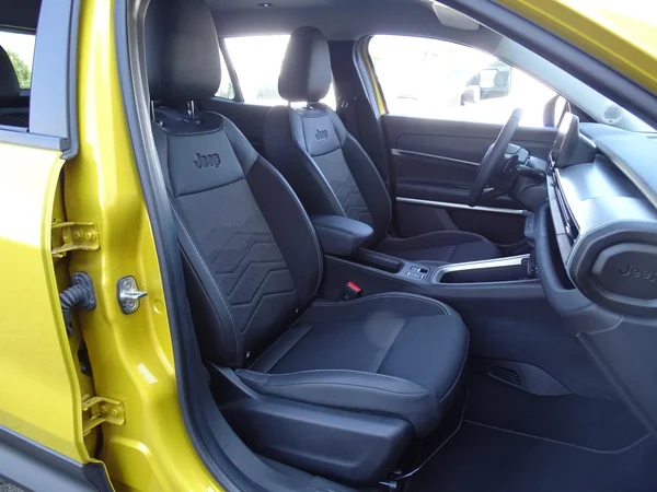 Jeep Avenger (2025) — foto 6 van 28