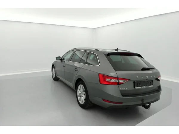 SKODA Superb Combi (2021) — foto 2 van 36