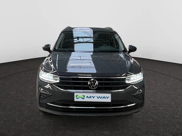 VOLKSWAGEN Tiguan (2022) — foto 2 van 24