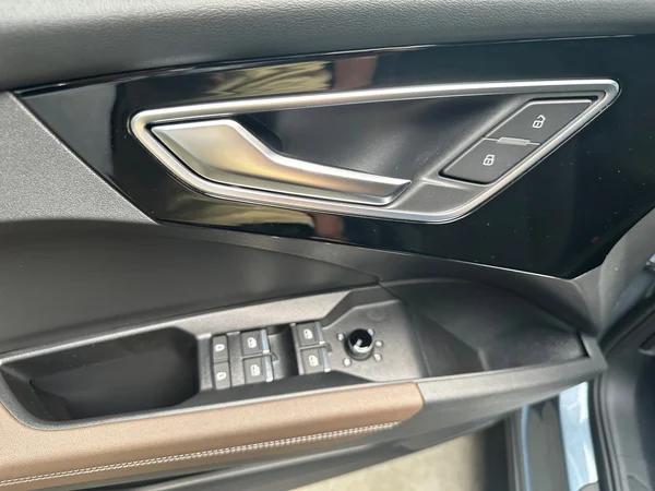AUDI Q4 e-tron (2025) — foto 5 van 16
