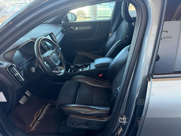 Volvo XC40 (2018) — foto 3 van 23