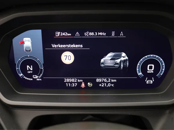 AUDI Q4 e-tron (2024) — foto 18 van 26