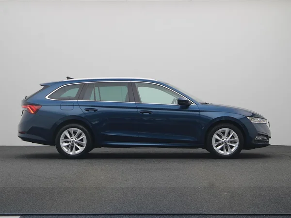 SKODA Octavia Combi (2021) — foto 19 van 21