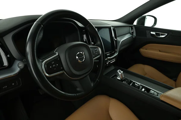 Volvo XC60 (2019) — foto 2 van 16