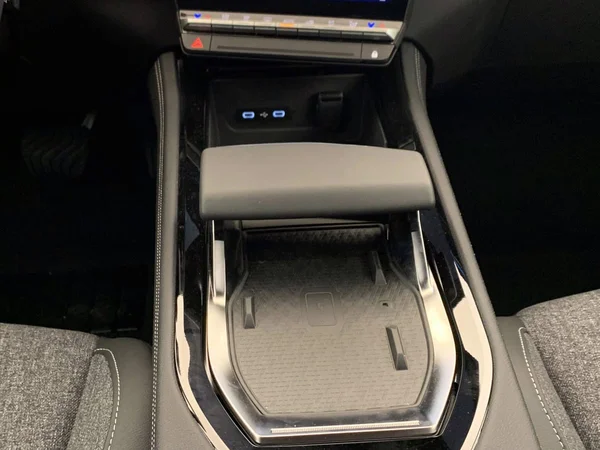 Renault Rafale E-TECH (HEV) (2026) — foto 8 van 25