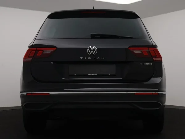 Volkswagen Tiguan (2022) — foto 2 van 27