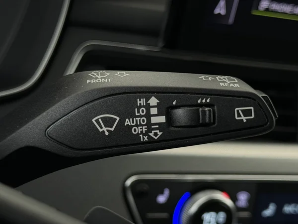 AUDI A4 (2022) — foto 17 van 30
