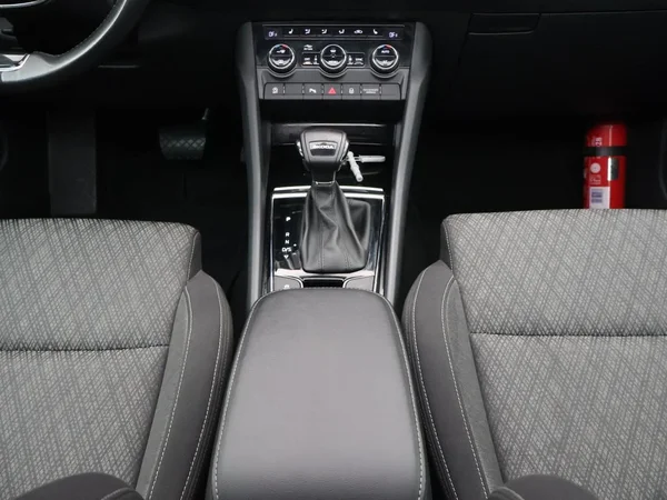 Škoda Karoq (2022) — foto 17 van 28