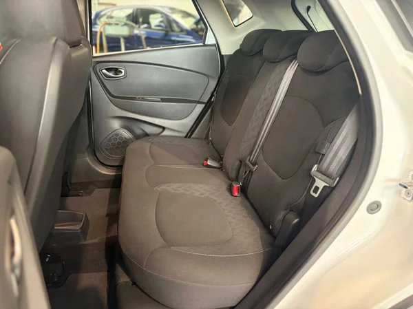 Renault Captur (2018) — foto 13 van 16