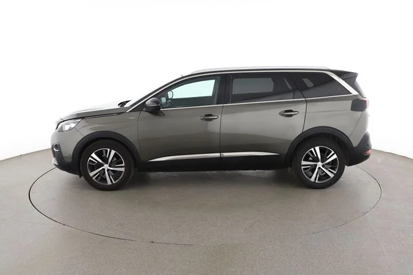 Peugeot 5008 (2020) — foto 9 van 16