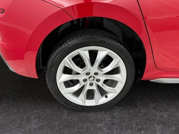 SKODA Kamiq (2020) — foto 2 van 17