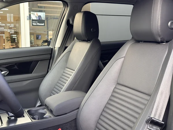 Land Rover Discovery Sport (2026) — foto 27 van 32