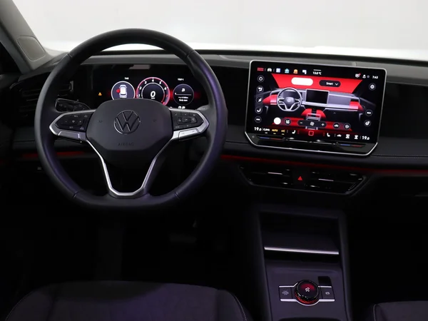 VOLKSWAGEN Tiguan (2025) — foto 16 van 18
