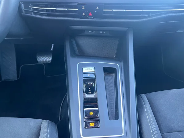 VOLKSWAGEN Golf VIII SW (2024) — foto 13 van 24