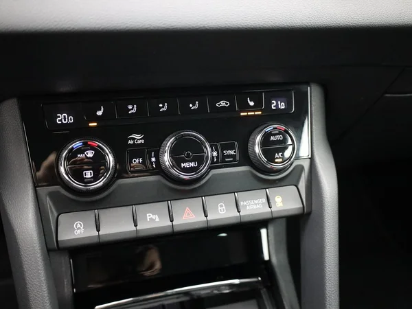 SKODA Karoq (2024) — foto 8 van 19
