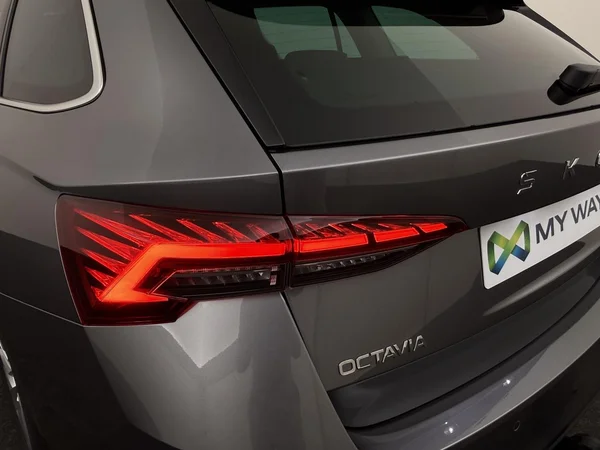SKODA Octavia Combi (2025) — foto 7 van 21