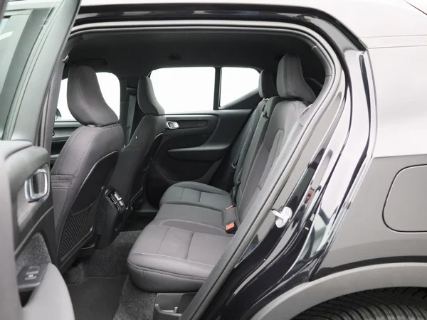 Volvo XC40 (2023) — foto 2 van 39